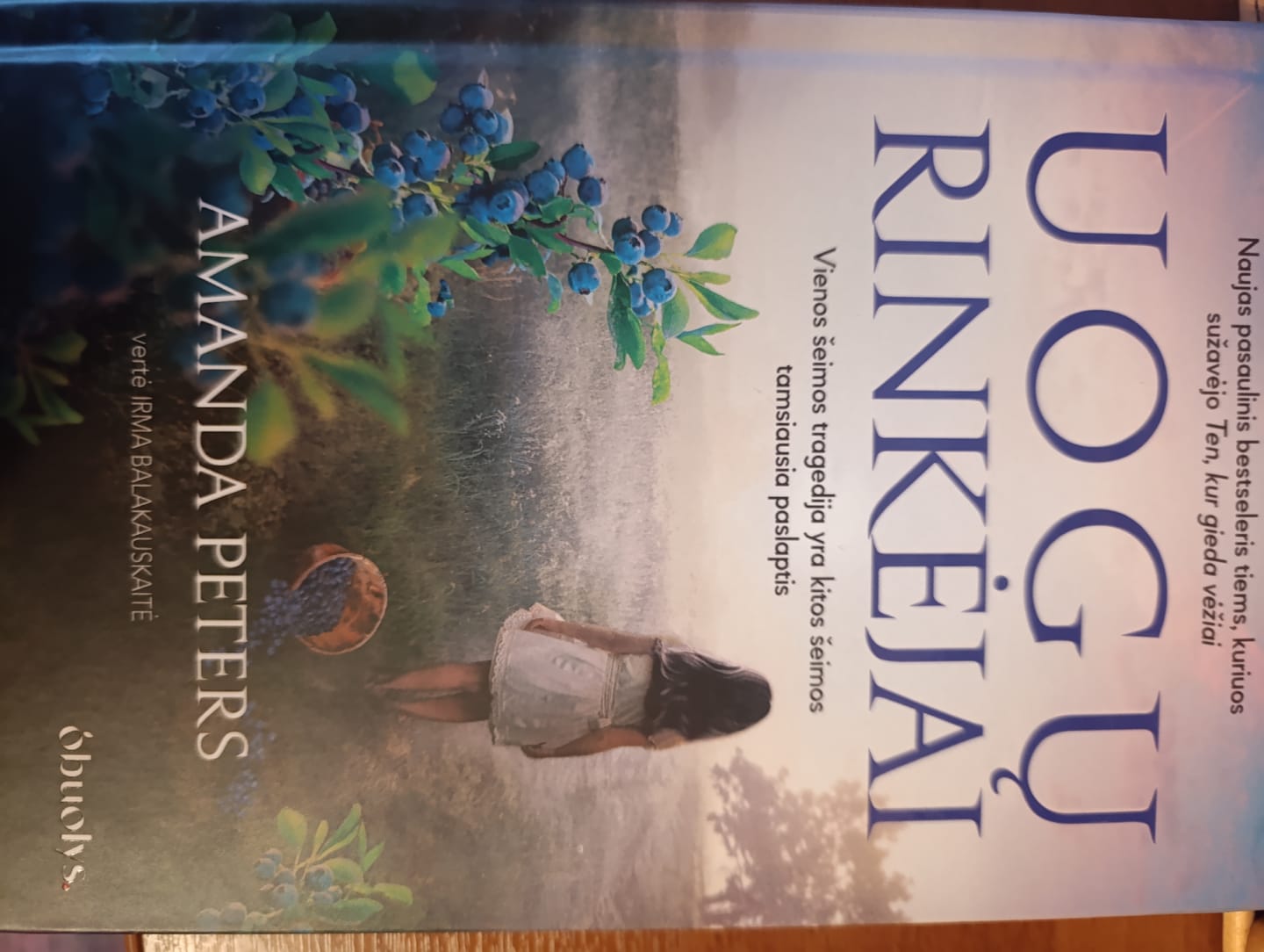 Customer photo review of Uogų rinkėjai: vienos šeimos tragedija yra kitos šeimos tamsiausia paslaptis – Pasaulinis bestseleris daugiau nei 25 šalyse