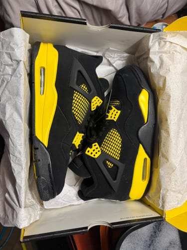 Customer photo review of Nike Air Jordan 4 Retro 'Thunder' 2023