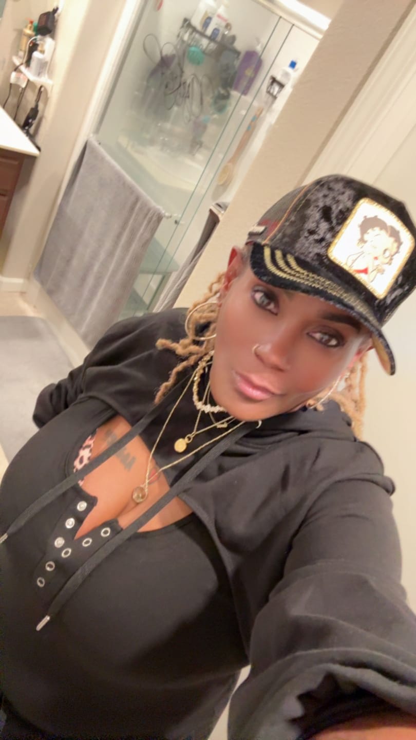 Customer photo review of OVERLORD X Betty Boop: Kissing Betty Trucker Cap