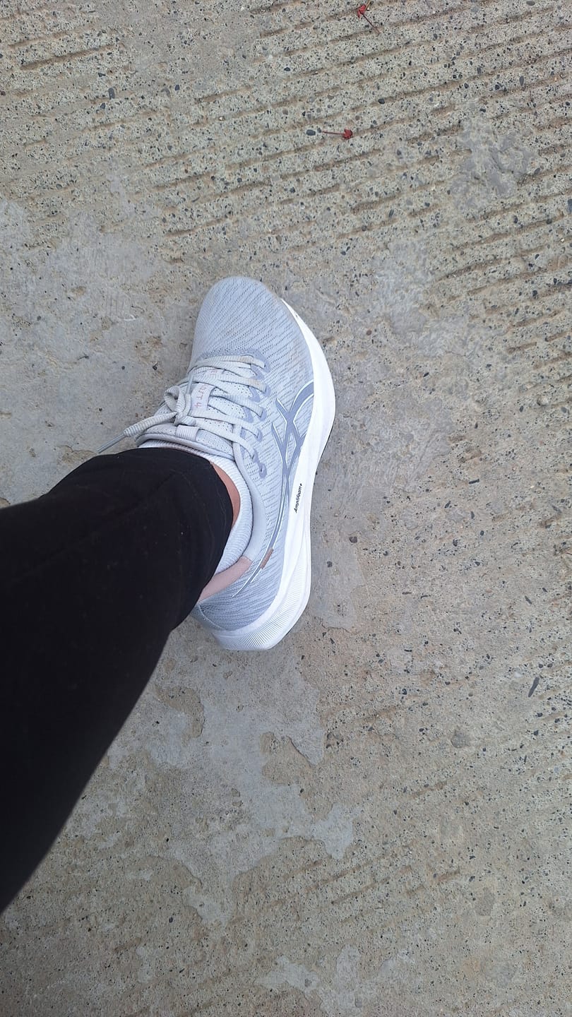 Customer photo review of Asics Versablast 4 Mujer Concrete White