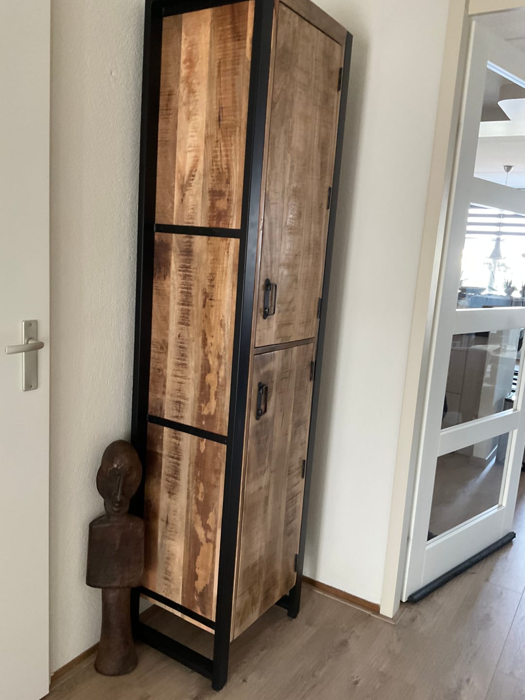 Customer photo review of Smalle hoge kast Britt Mangohout Staal 50x40x200cm