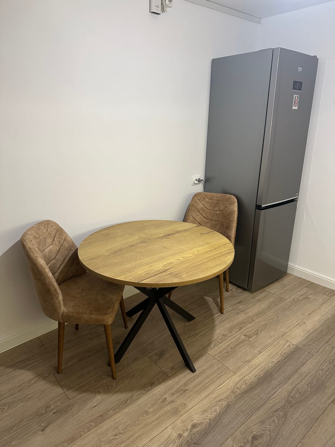 Customer photo review of Masa GASTON, stejar/negru, 100/135x100x75 cm