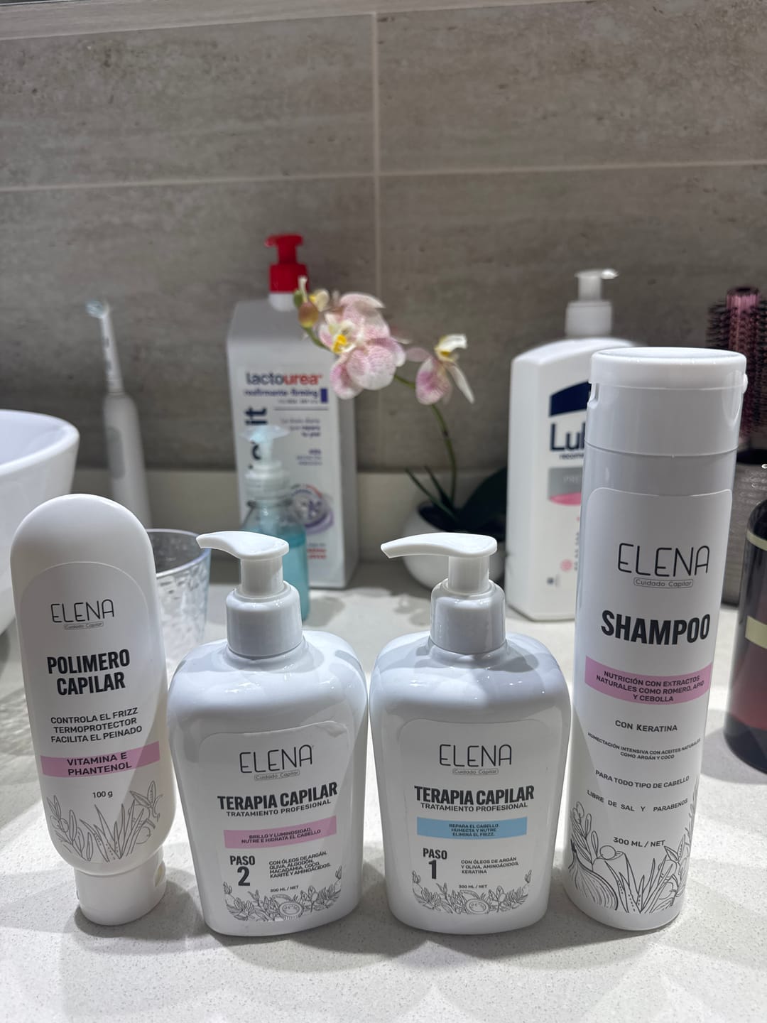 Customer photo review of 🥰 Reparador Total 2 en pasos+ Polimero+ Shampoo crecimiento