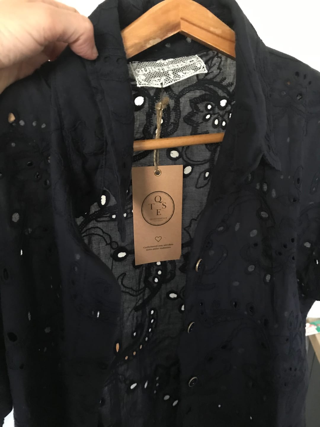 Customer photo review of Chemise Honorine - Coton Broderie Ajourée Fleurie marine