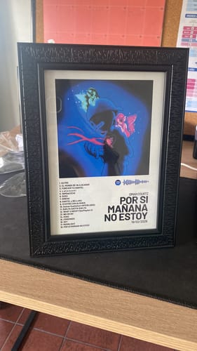 Reseña con foto de un cliente sobre POR SI MAÑANA NO ESTOY