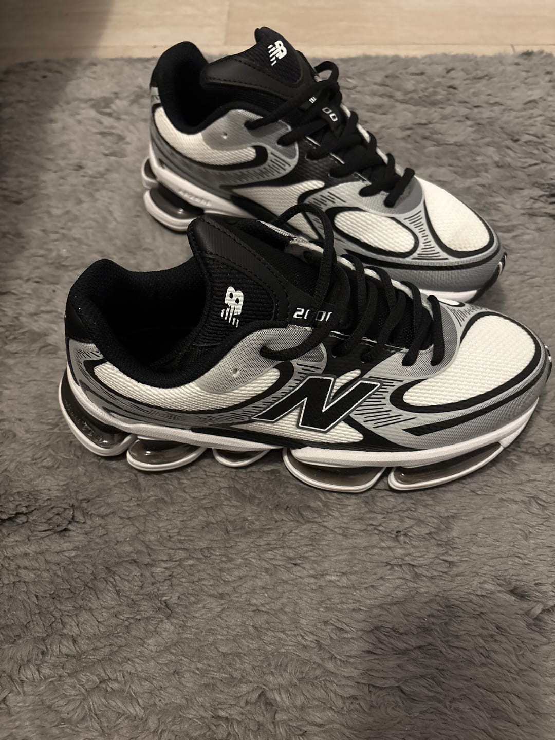 Customer photo review of New Balance 2000VVE