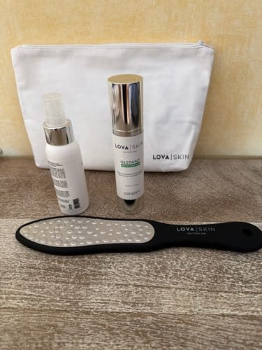 Customer photo review of LOVASKIN INSTANT FOOT PEEL Deluxe Kit - WINTER EDITION - 25 applications in a bottle