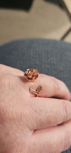 Customer photo review of Rose Gold Rose Spinner Fidget Ring Adjustable