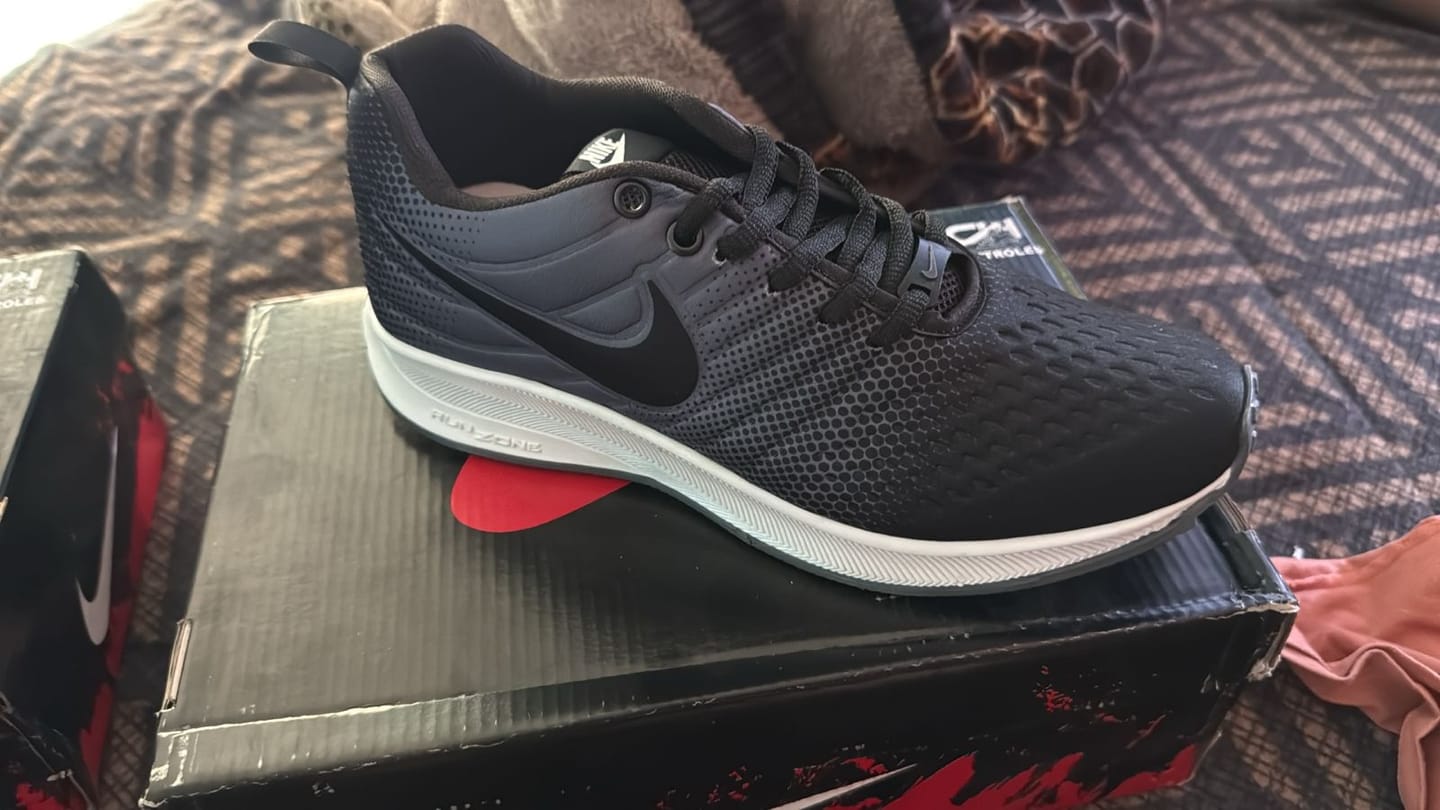 Customer photo review of Tenis 012 Negro Oxford Negro
