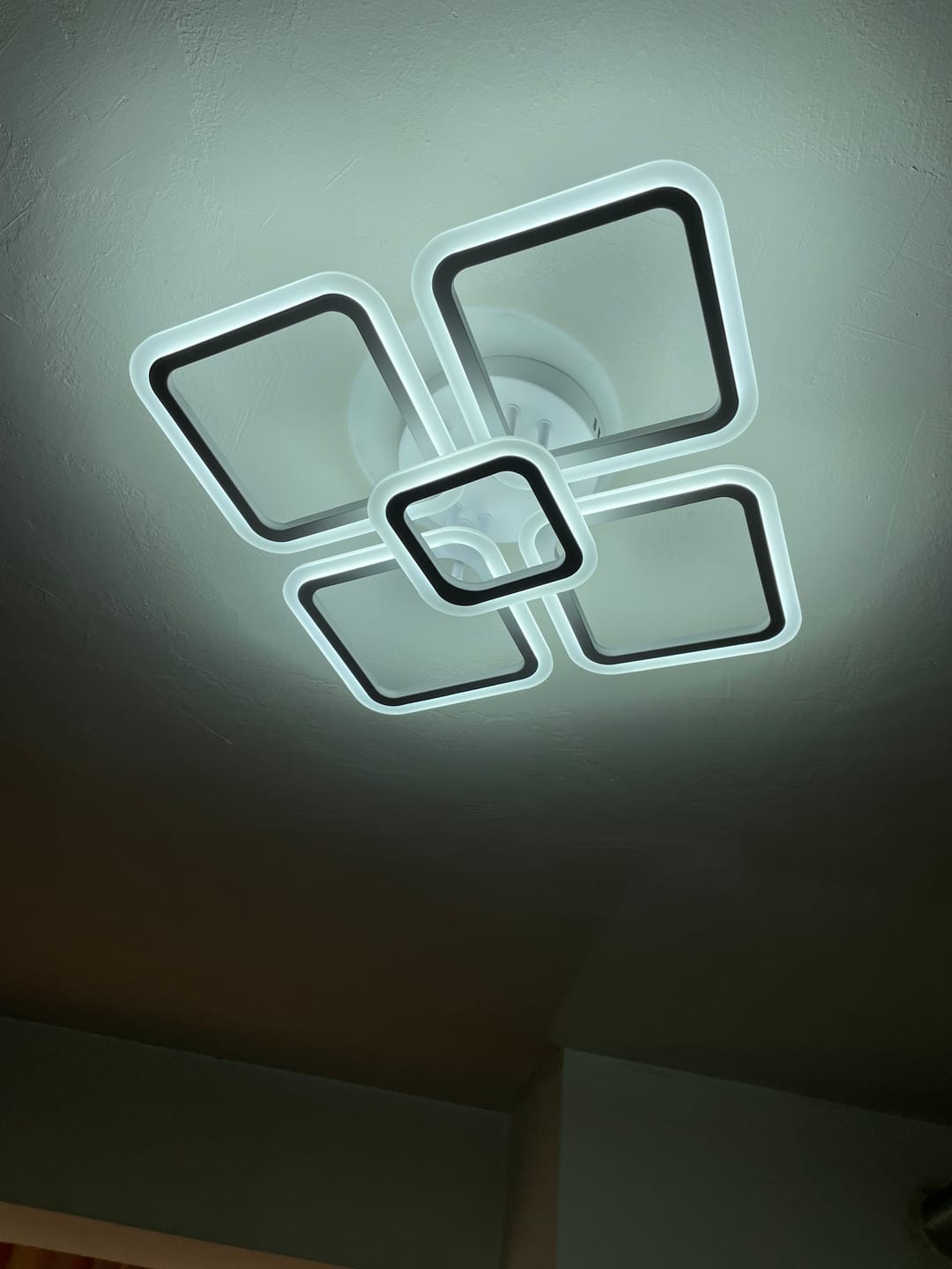 Customer photo review of Lustra LED 4+1 SQUARE Alb Echivalent 400W Telecomanda