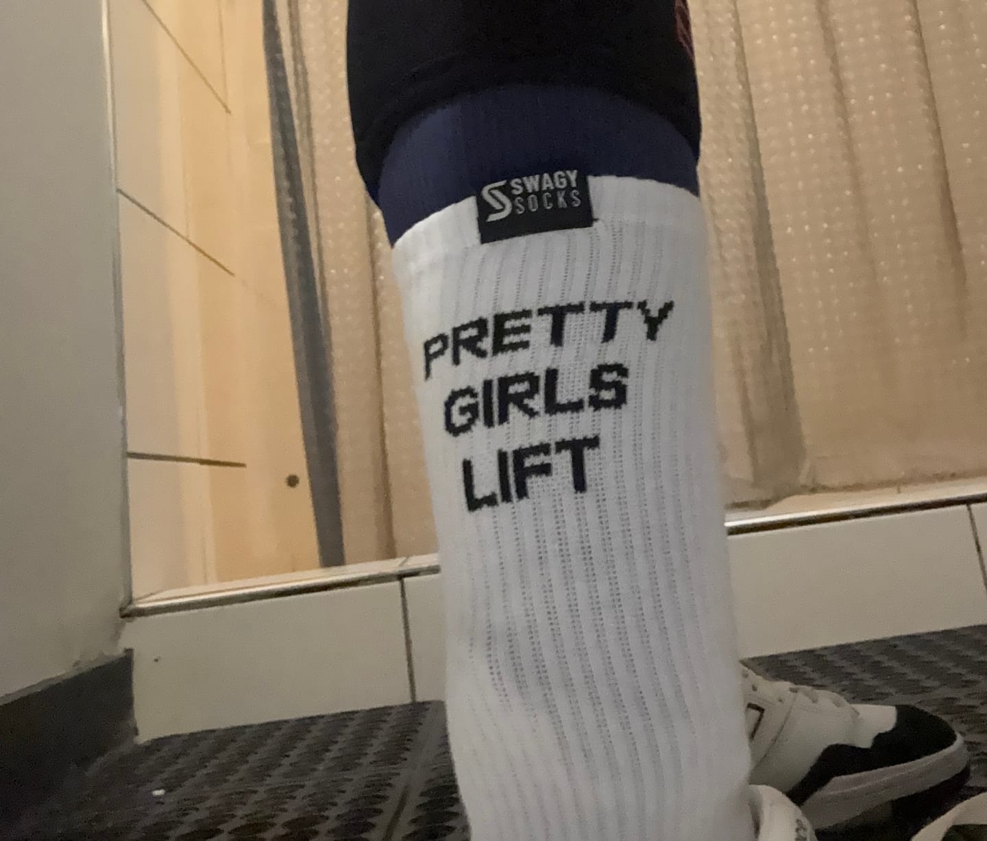 Customer photo review of Pretty Girls Lift - Crew Workout Socks