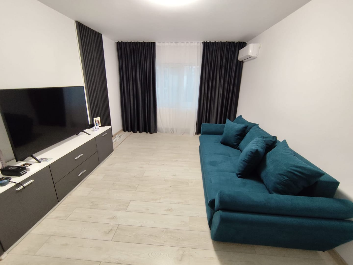 Customer photo review of Canapea extensibilă dumonde cu ladă de depozitare si sezut confortabil din spuma HR, Loana Enjoy Petrol 250x100 cm