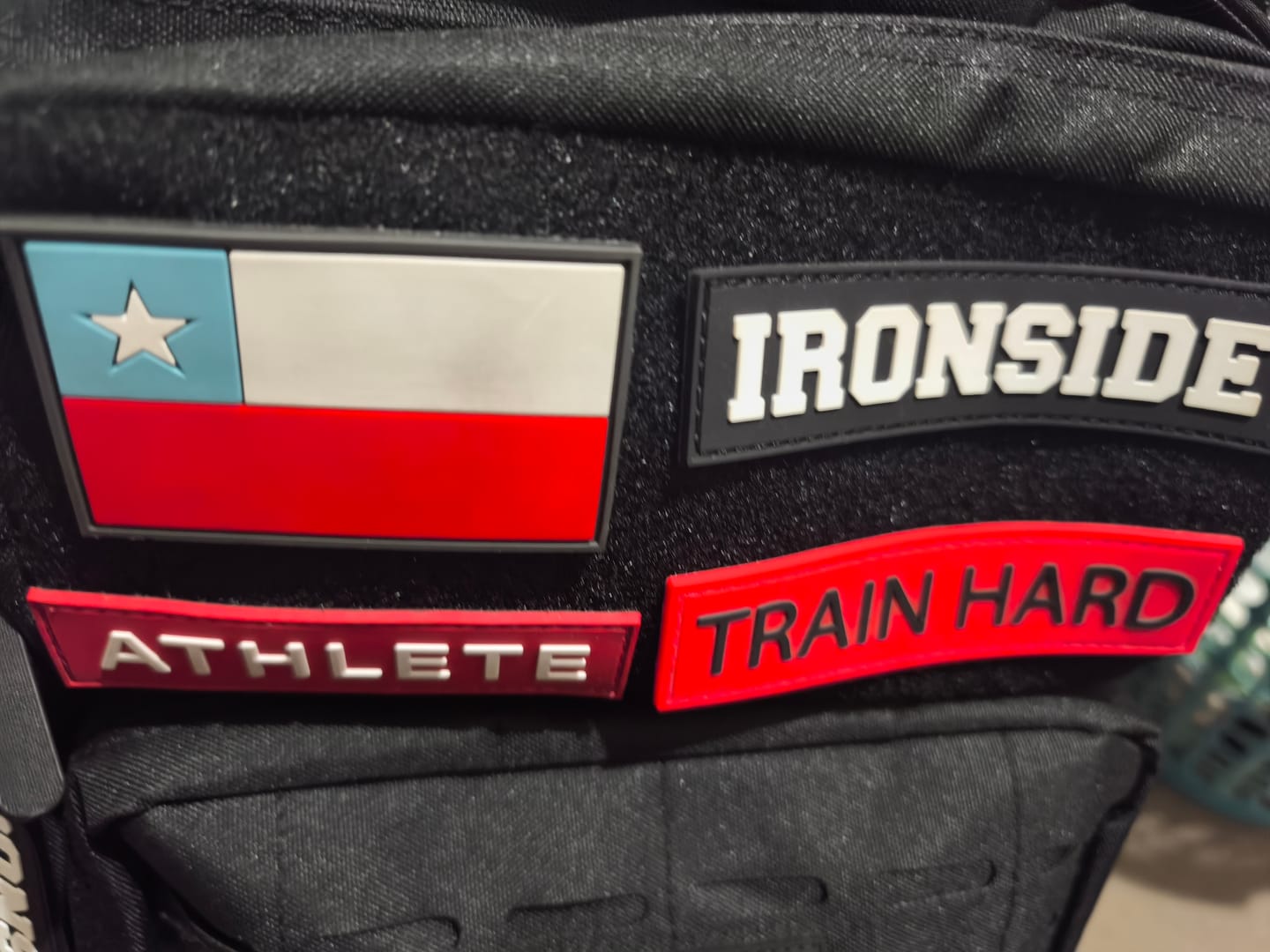 Customer photo review of Parches de Velcro Slogans IRONSIDE