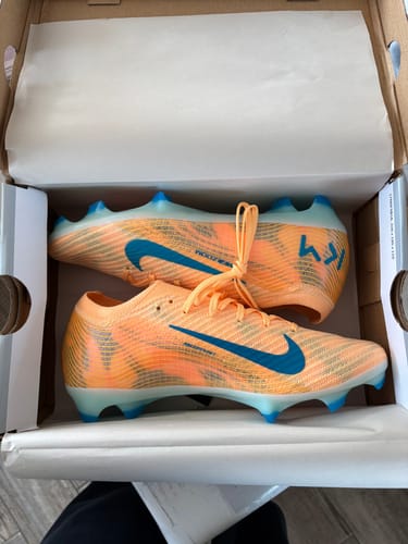 Customer photo review of MERCURIAL VAPOR 16 ELITE FG Kylian Mbappe - Orange/Bleu turquoise FG