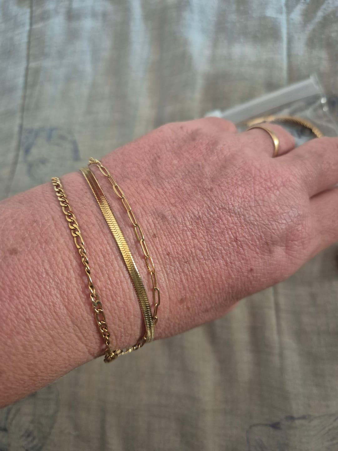 Customer photo review of Kit Pulseiras Glamour Zircônias Banhado em Ouro 18K