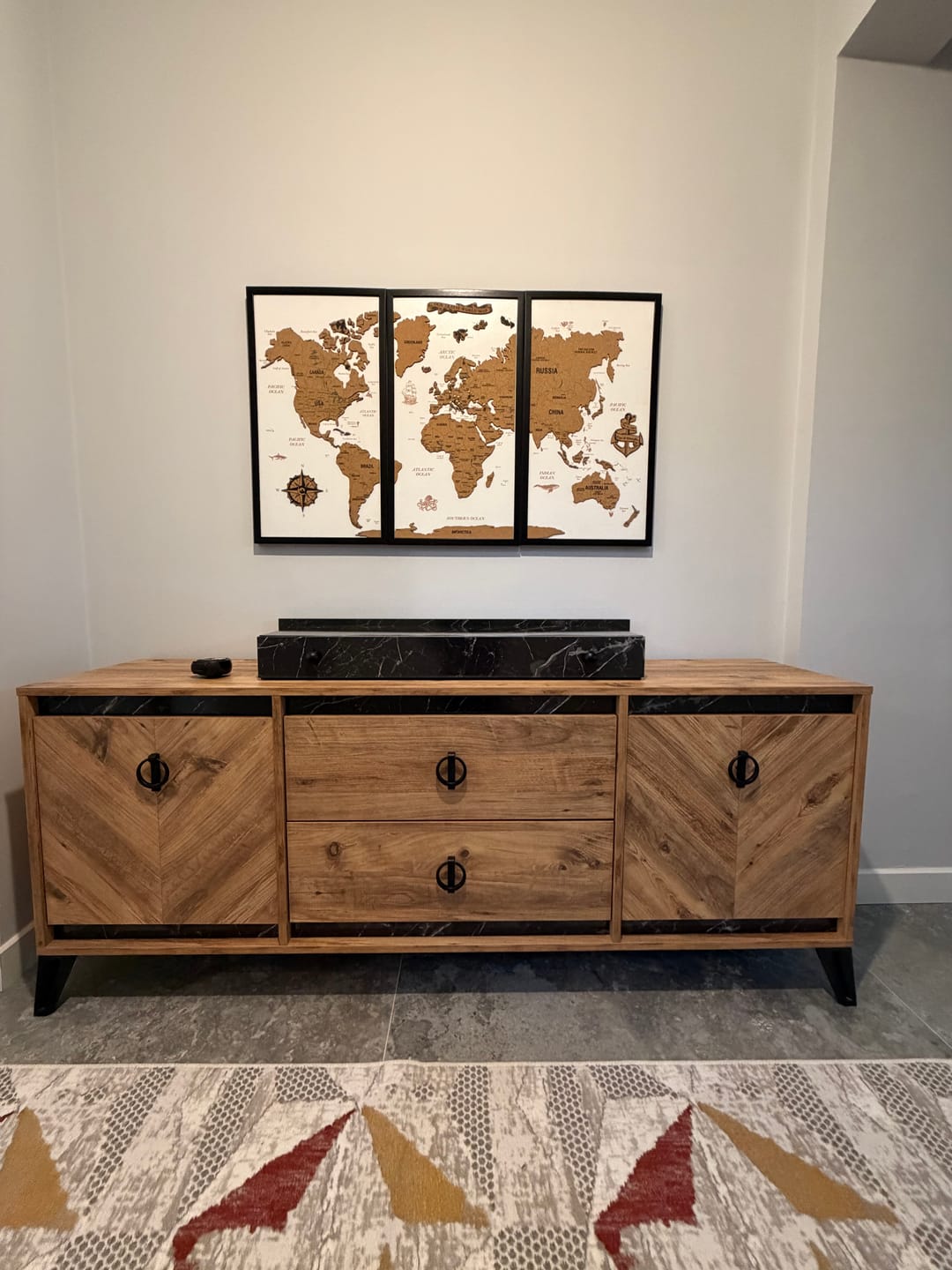 Customer photo review of 3 Parçalı Mantar Pano Dünya Haritası - Çerçeveli Modern Duvar Dekoru
