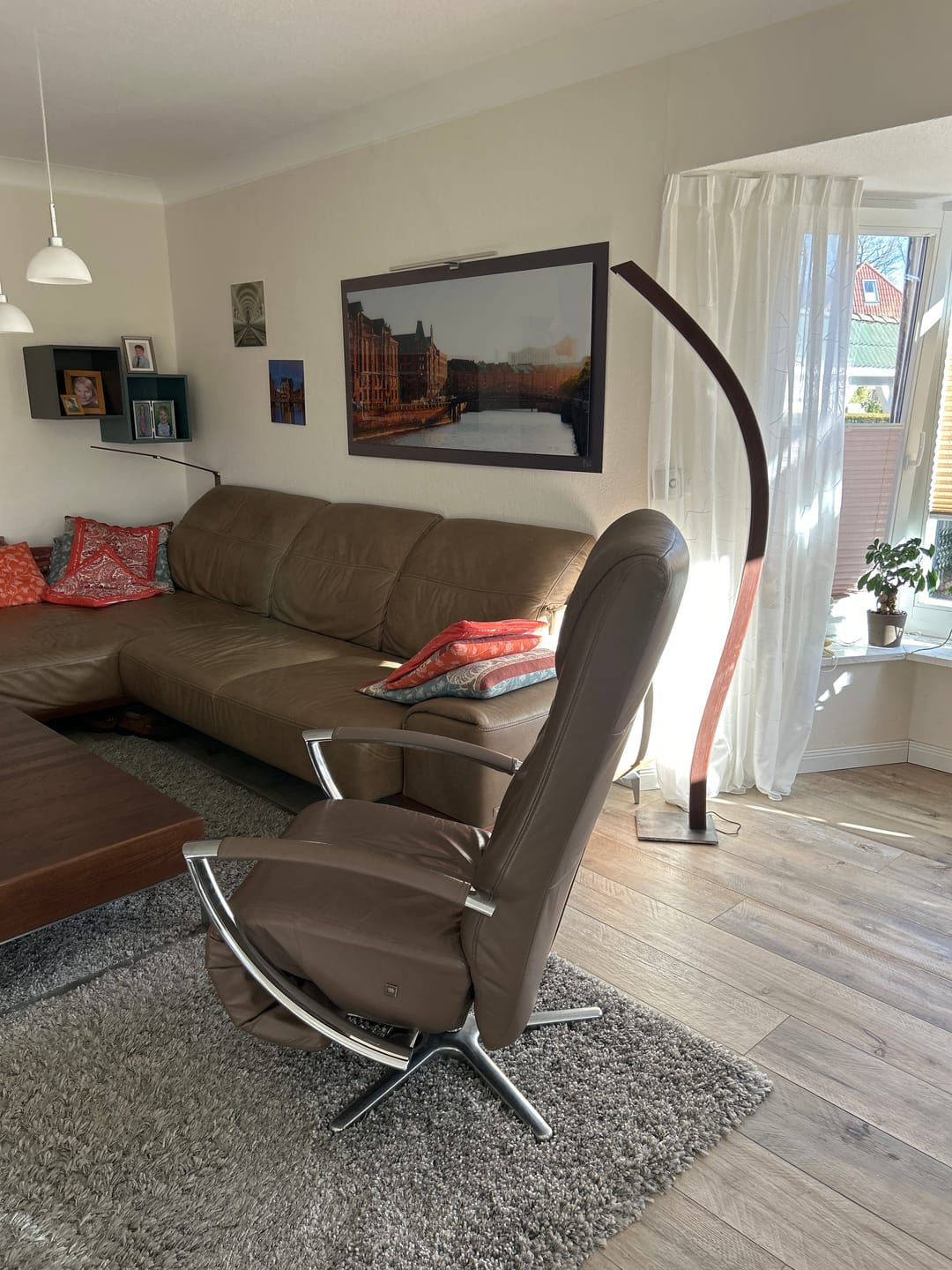 Customer photo review of Designer Stehlampe aus Massivholz, LED-Leuchte doppelt geschwungen - Fulgor