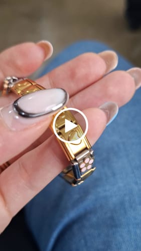 Customer video review of Pulsera Italiana Dorada Con Corazones