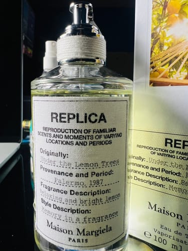 Reseña con foto de un cliente sobre Perfume Maison Margiela Replica Under the Lemon Trees 100ml EDT