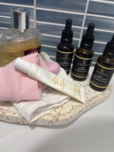 Customer photo review of Sieri Acido Ialuronico + Vitamina C + Bava di Lumaca - 3 al Prezzo di 1 (30ml per Siero)