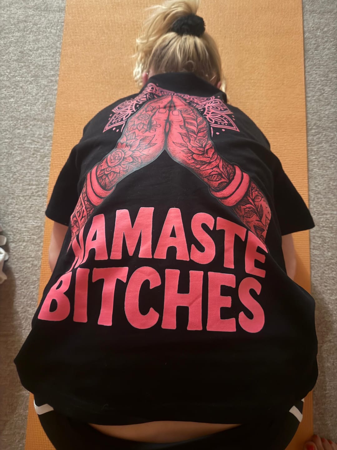 Customer photo review of Namaste Bitches - Oversized Shirt (ohne Frontprint)