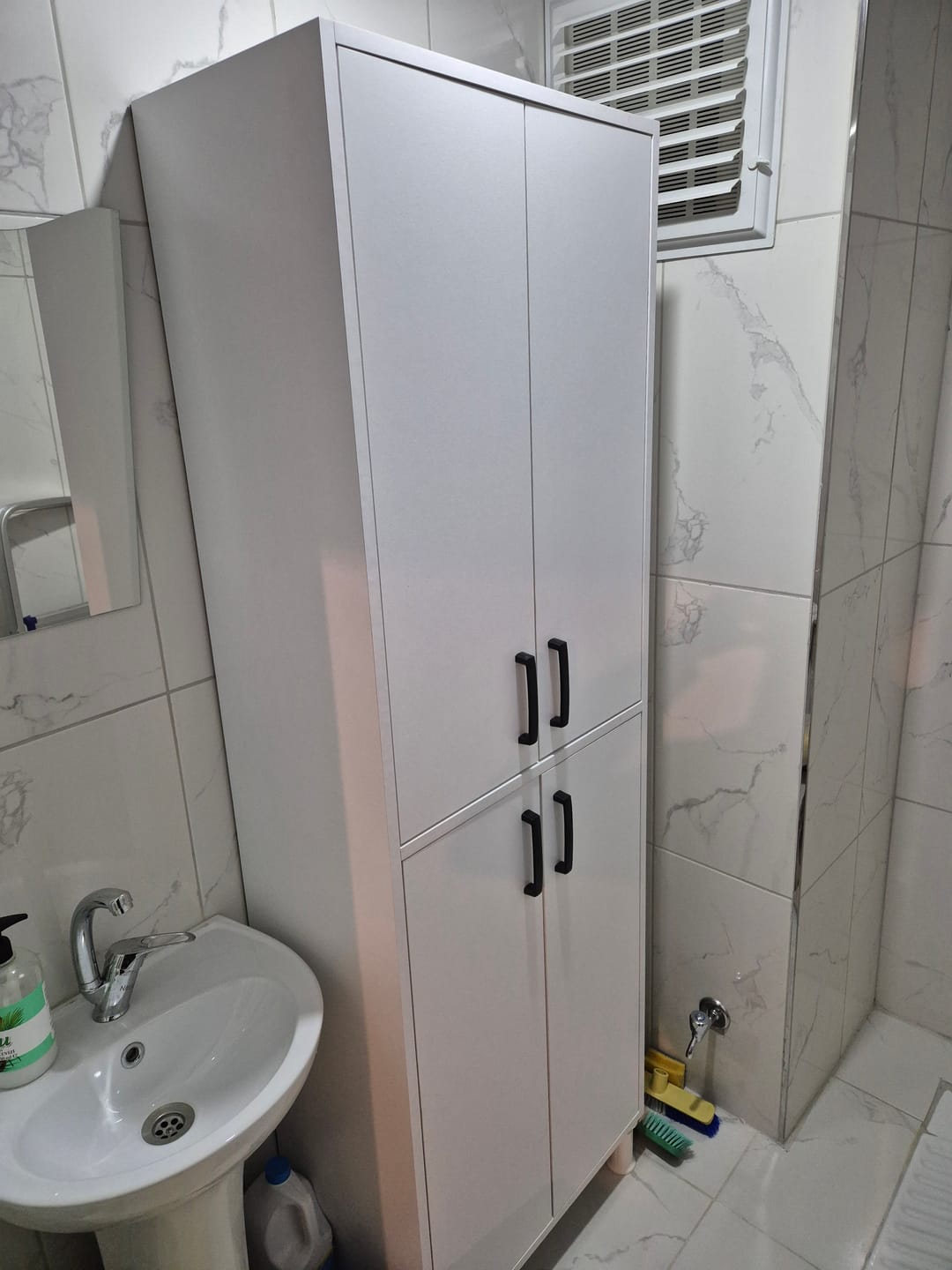 Customer photo review of Rani F1 Çok Amaçlı Dolap 4 Kapaklı 6 Raflı Banyo Kiler Mutfak Dolabı Beyaz M4
