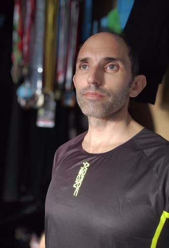 Customer photo review of Men's Velocity Fitted Tee - Charcoal Black