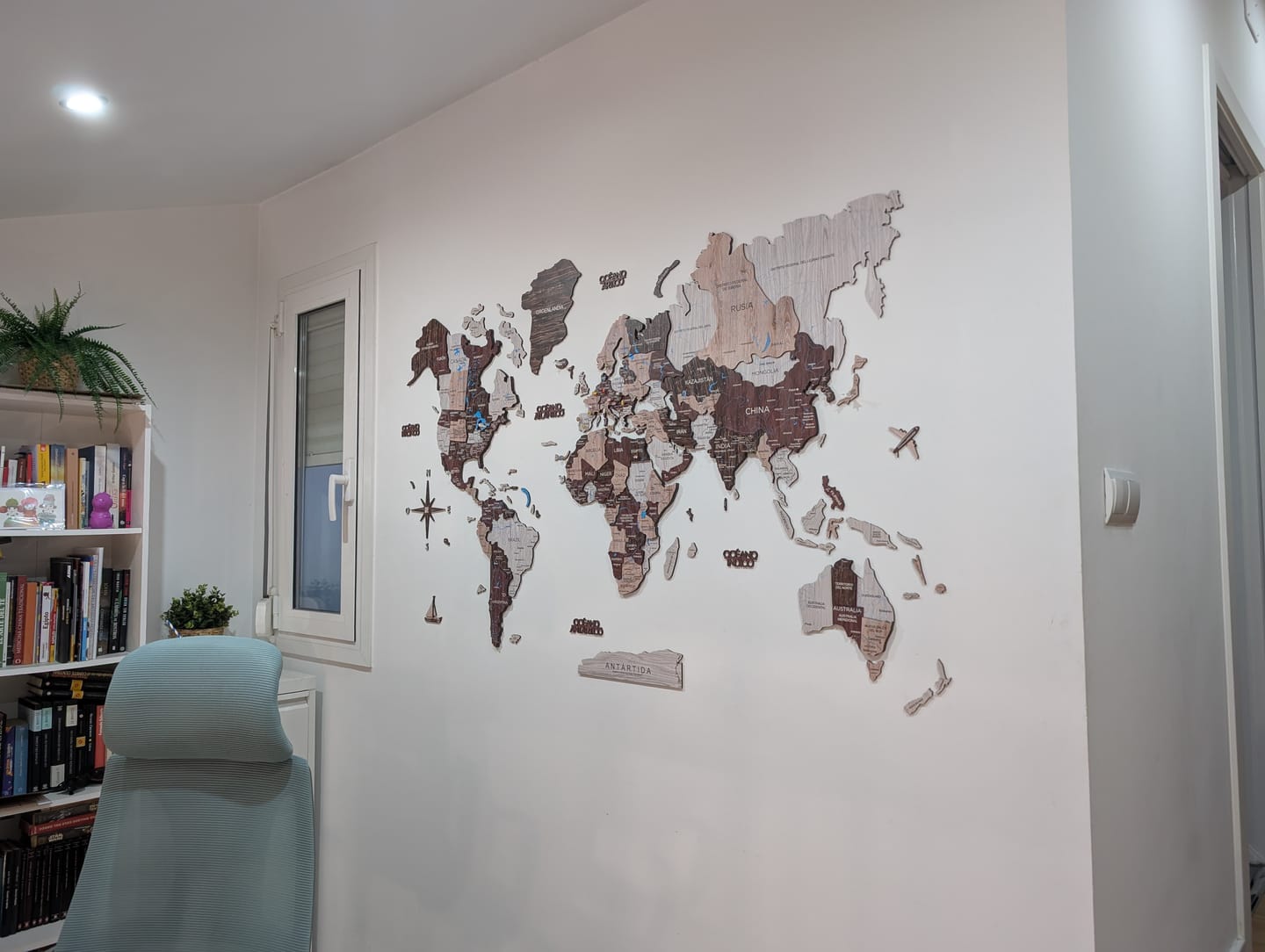 Customer photo review of 3D Wooden World Map Cappuccino