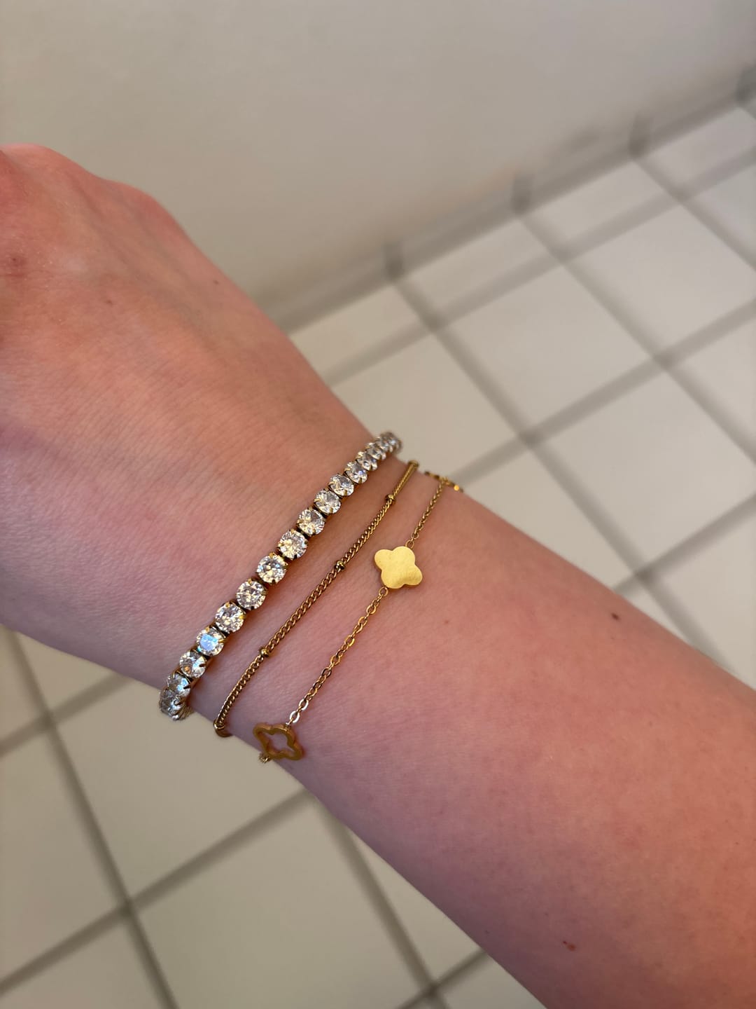 Customer photo review of Clover Armband | 18K vergoldet