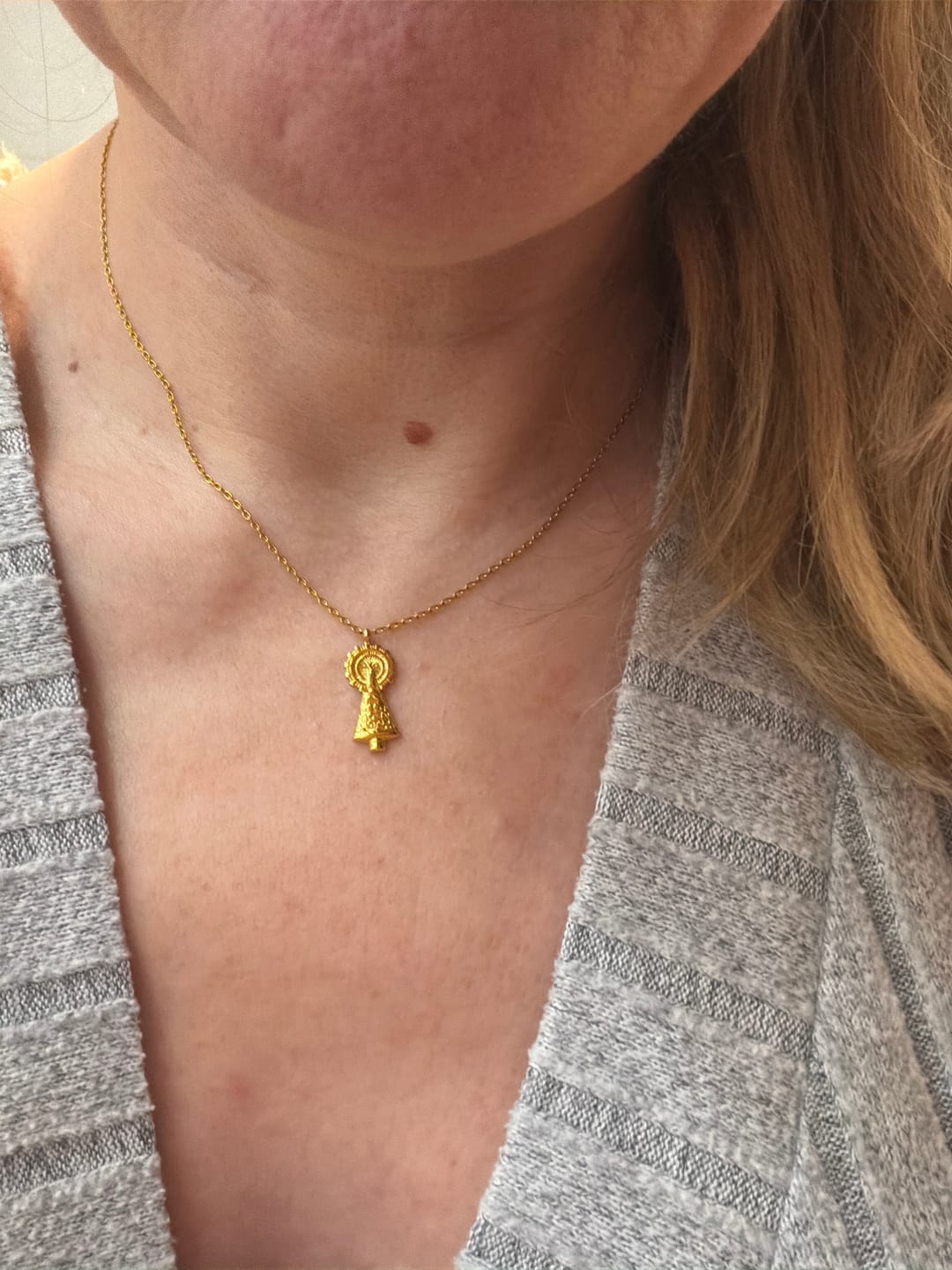 Customer photo review of Collar Virgen del Pilar