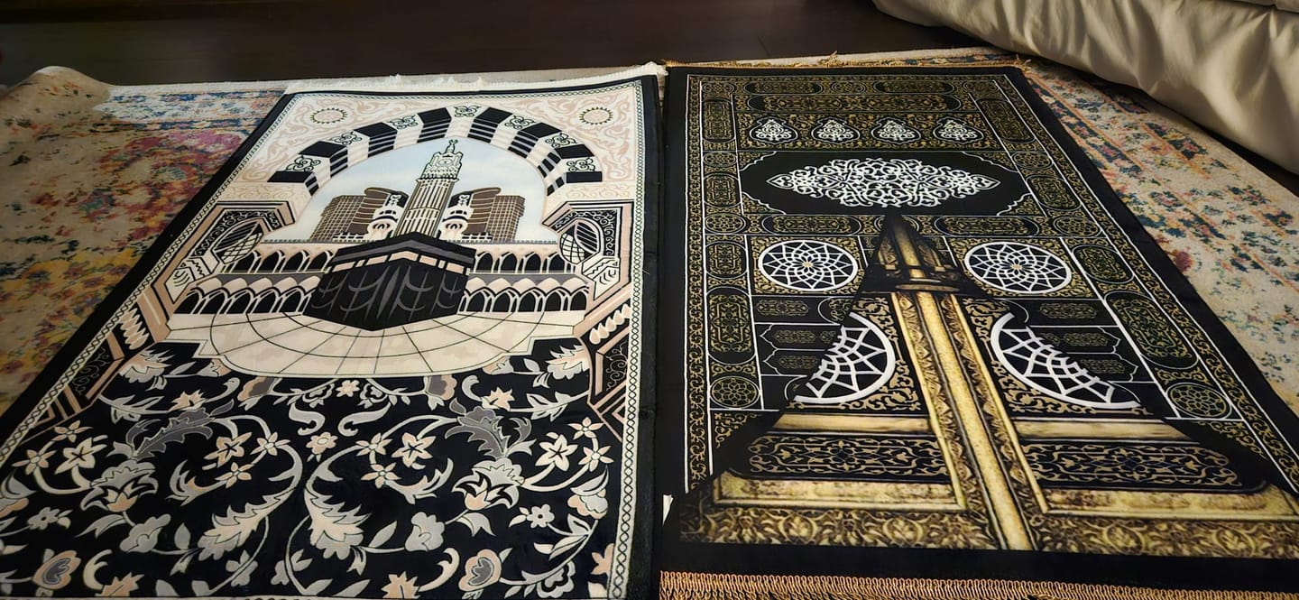 Customer photo review of Kaaba Door  Padded Prayer Mat