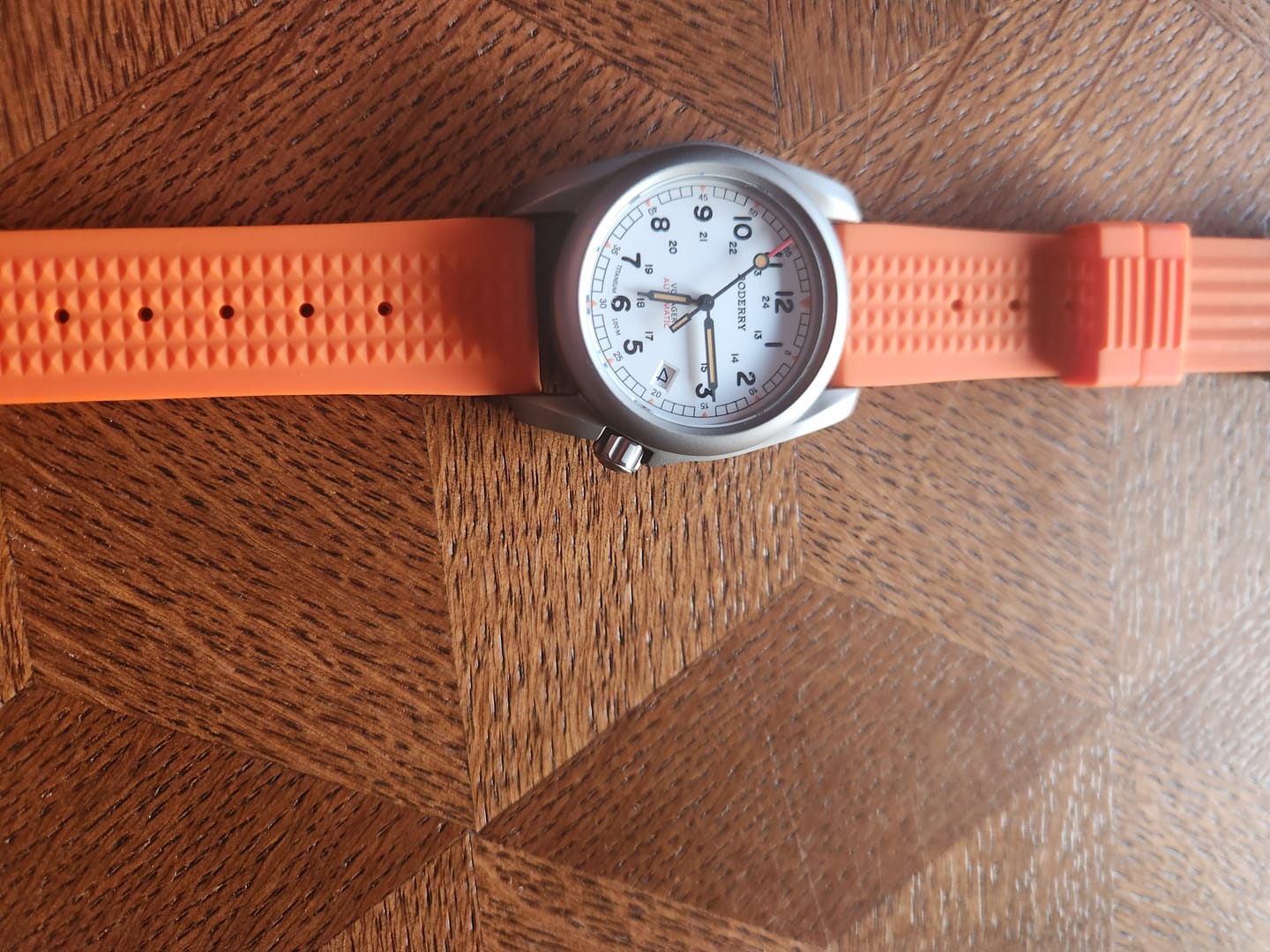 Customer photo review of VOYAGER - 100M Waterproof Titanium Automatic Field Watch | White
