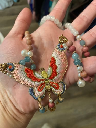 Customer photo review of Silent Rose 蔷薇不语 Ming Dynasty Embroidered Butterfly Pearl Back Cloud Necklace
