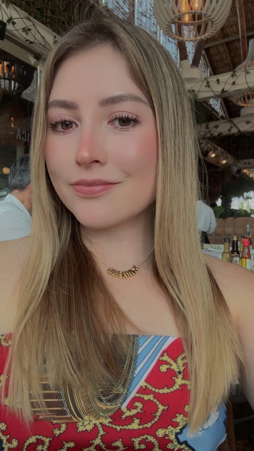 Customer photo review of Personaliza Tu Collar Con Inicial Mini Bubble Dorado