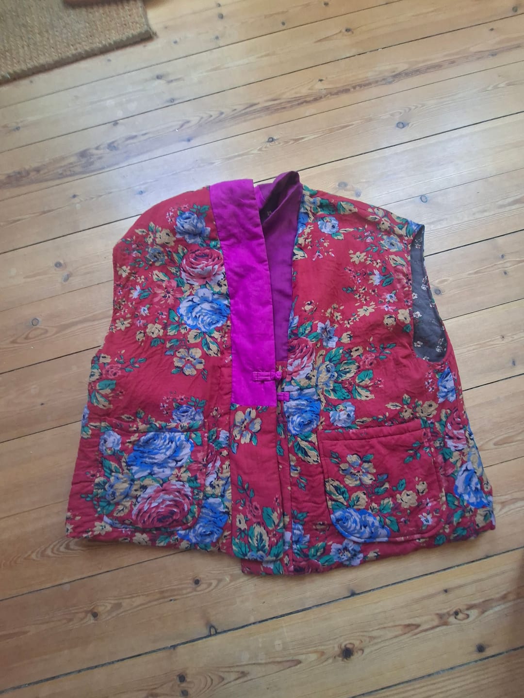 Customer photo review of Women Vintage Floral Spliced V-neck Vest Coat