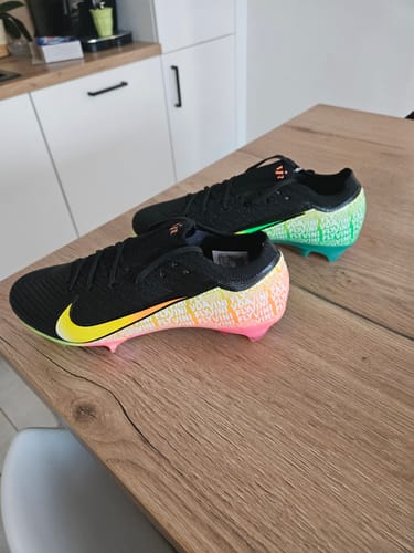 Customer photo review of Vapor 16 x Vinicius Junior - Noir/Orange/Vert