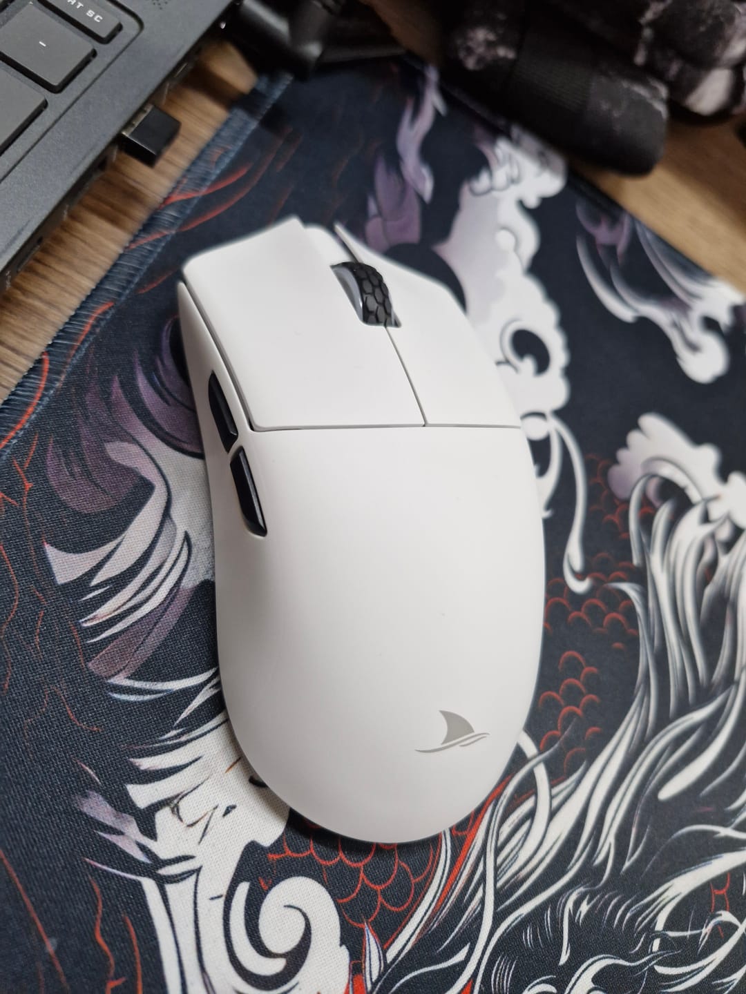 Customer photo review of Darmoshark M3 V2 Wireless Mouse