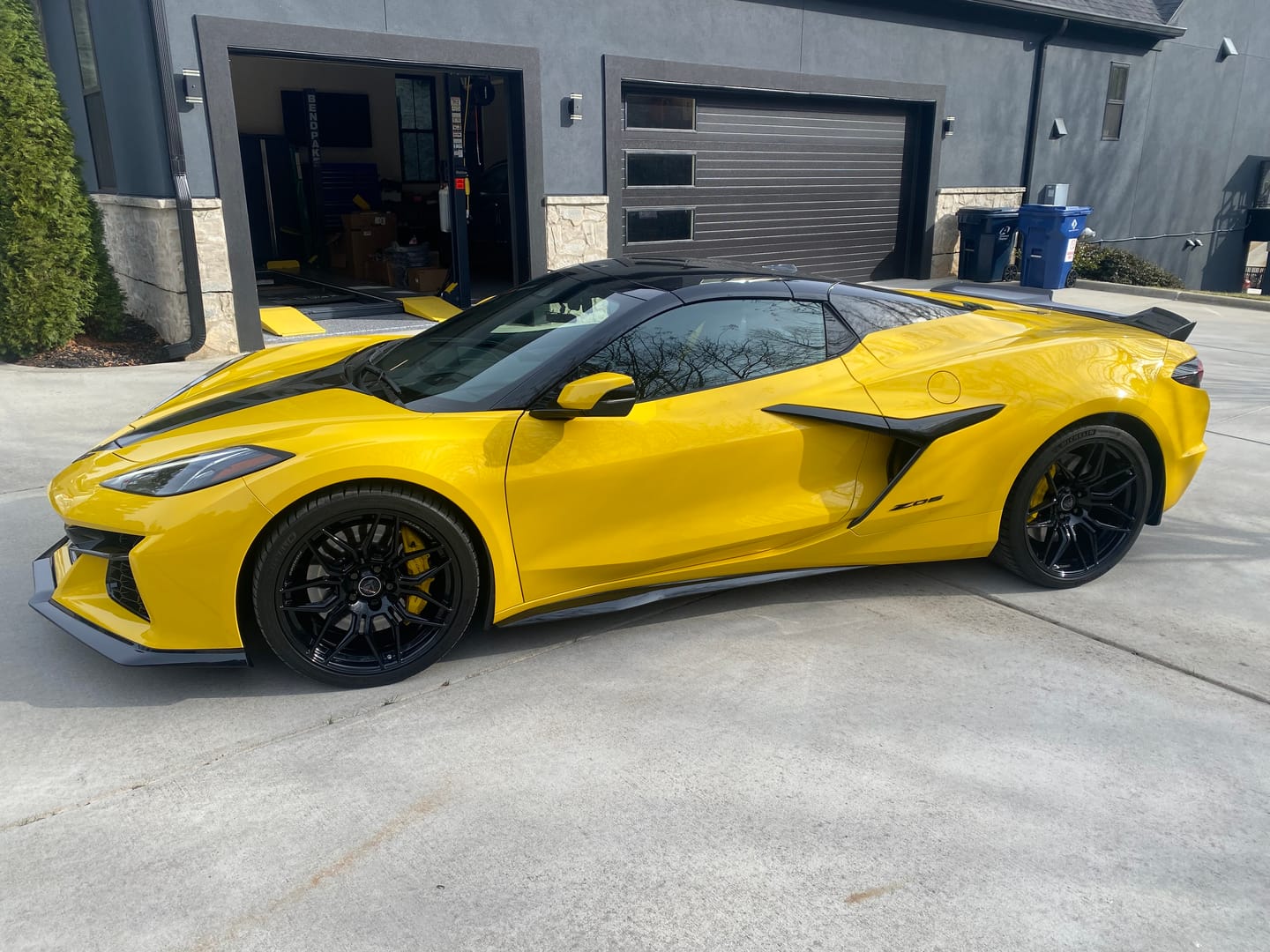 Customer photo review of Corvette C8 Z06 / E-Ray DRY CARBON FIBER Front Splitter [Z07 Package]