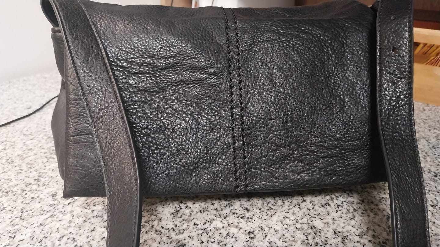 Customer photo review of Cartera Bandolera Diseño Costuras
