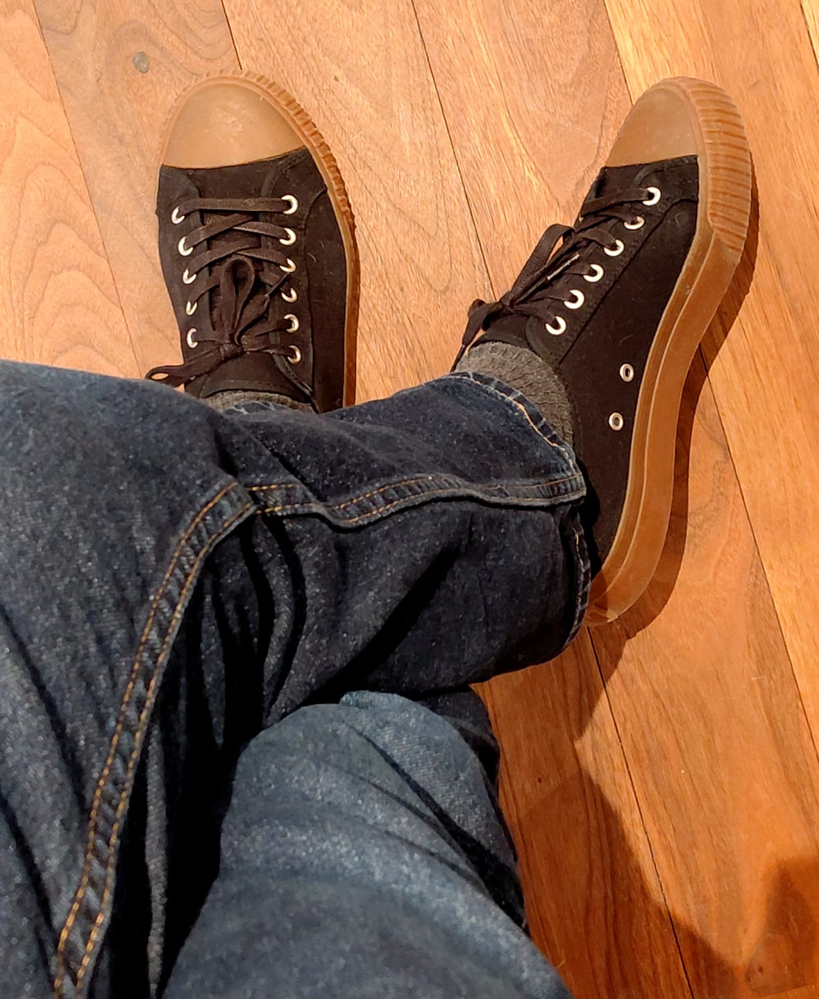 Customer photo review of Center Low-Top Black/Gum