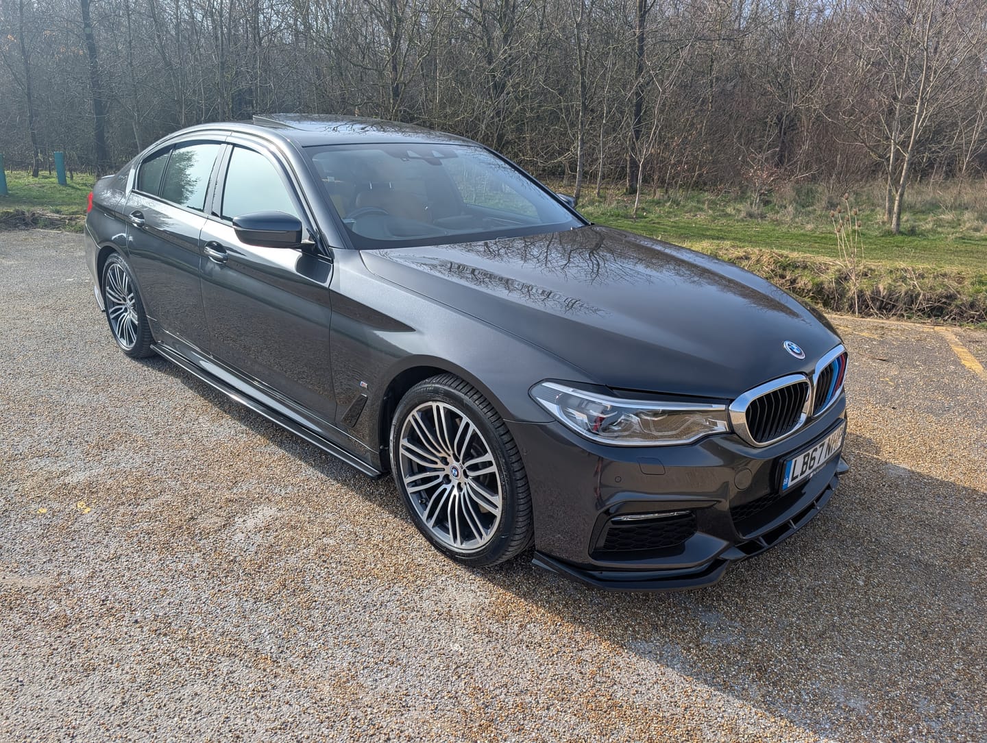 Customer photo review of Auto Clover Wind Deflectors Set for BMW 5 Series Saloon 2017 - 2023 (4 pieces)