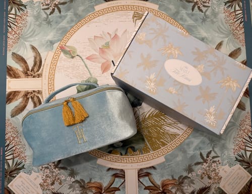 Customer photo review of Sky Blue Velvet Tile Zipper Bag