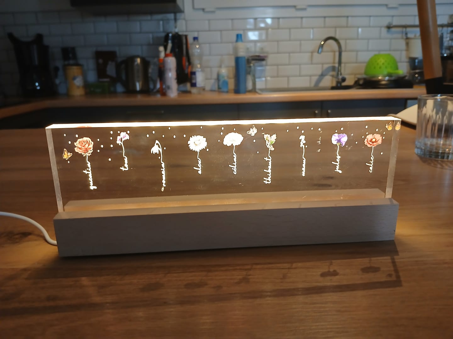 Customer photo review of Le Jardin de Mamie - Plaque LED acrylique personnalisée avec fleurs pour Maman et Mamie
