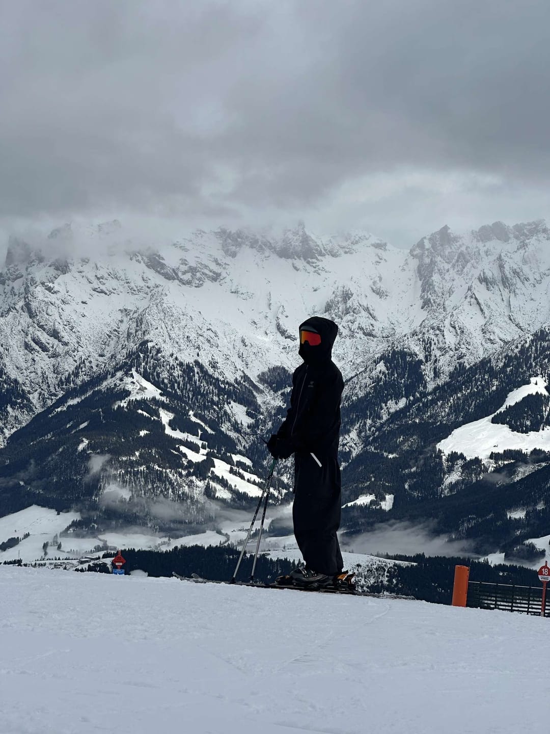 Customer photo review of Men's Black Baggy Wear-resistant Waterproof Snow Pants