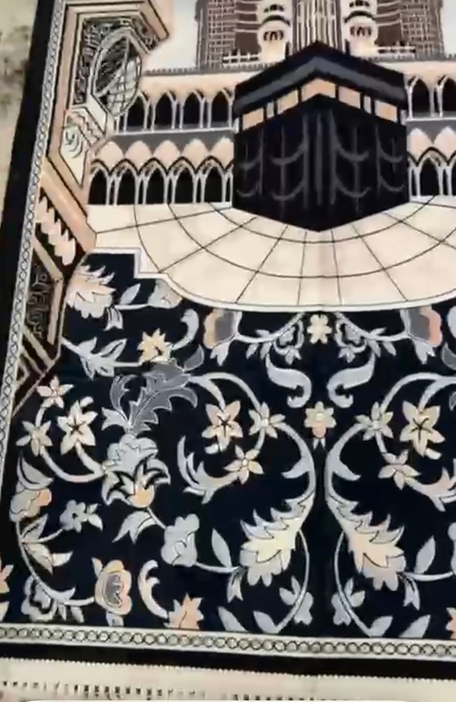 Customer photo review of Floral Kaaba  Padded Prayer Mat