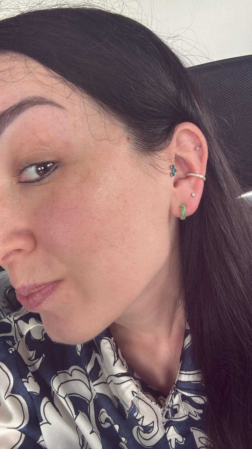 Customer photo review of Orecchino HOOP GEMS - Berry