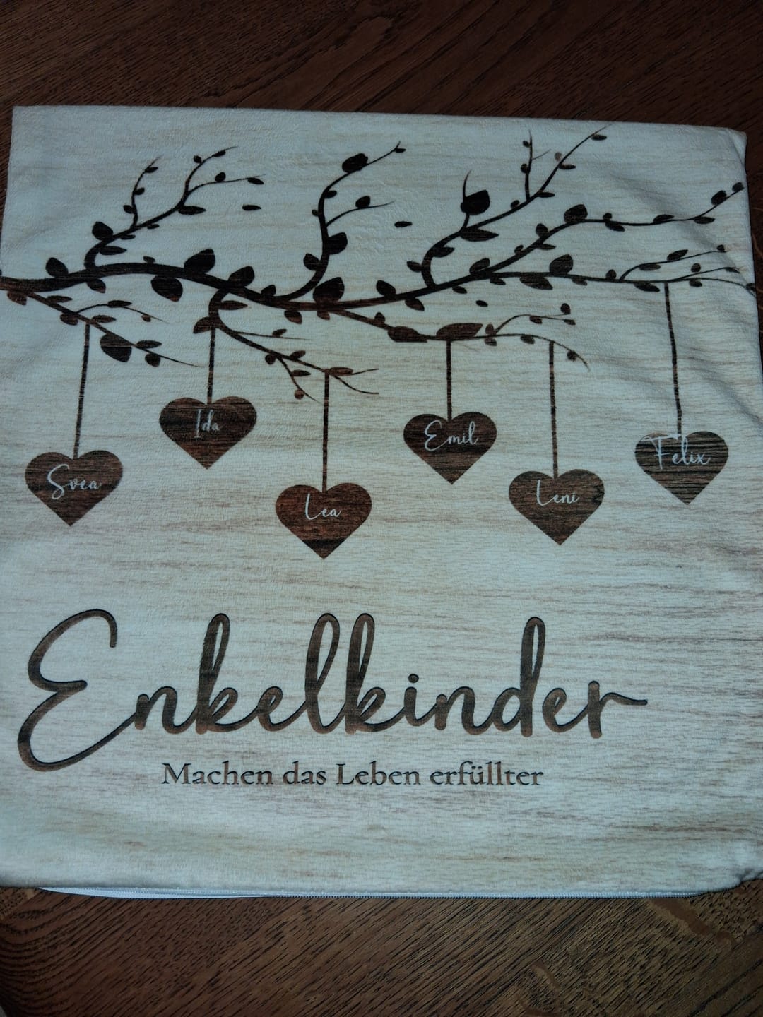 Customer photo review of Personalisiertes Kissen - "Enkelkinder"