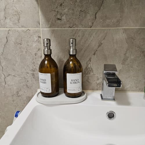 Customer photo review of Set of 2 Amber Glass Bottle 500 ML with Metal Pump & Small Tray