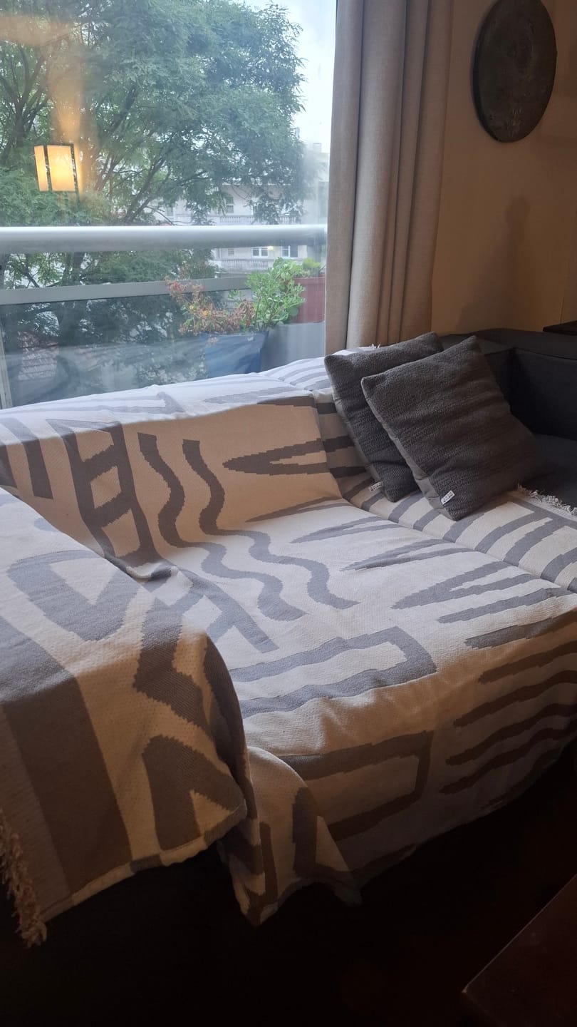 Customer photo review of Manta Cubre Sofa de Chenilla Reversible