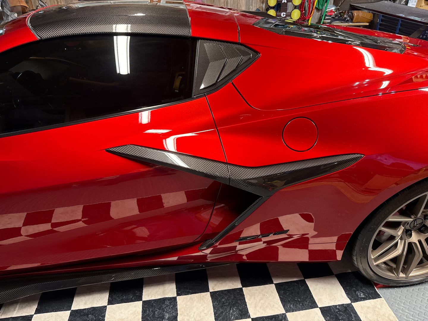 Customer photo review of C8 Corvette Z06/ERay Carbon Fiber Side Scoop Boomerang Trim Covers